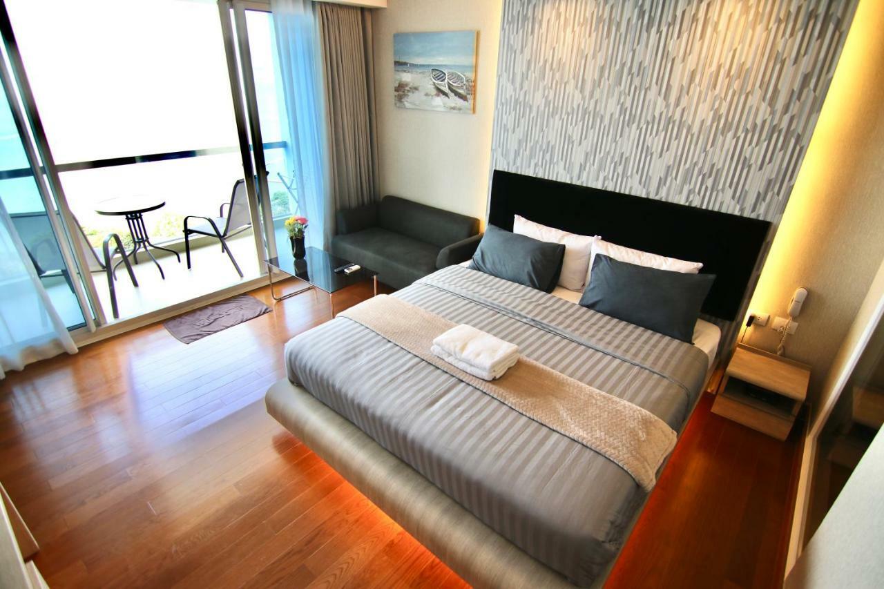 Luxurious Beachfront Pattaya Ngoại thất bức ảnh